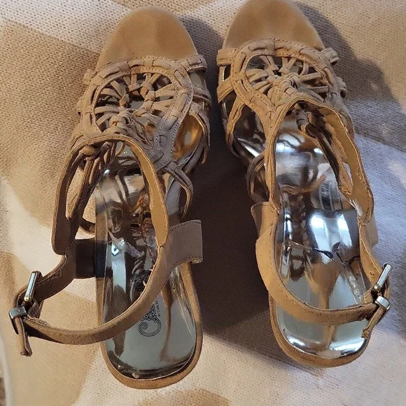 Tan Wedge Sandals By Carlos Santana🧡 - Picture 3 of 5